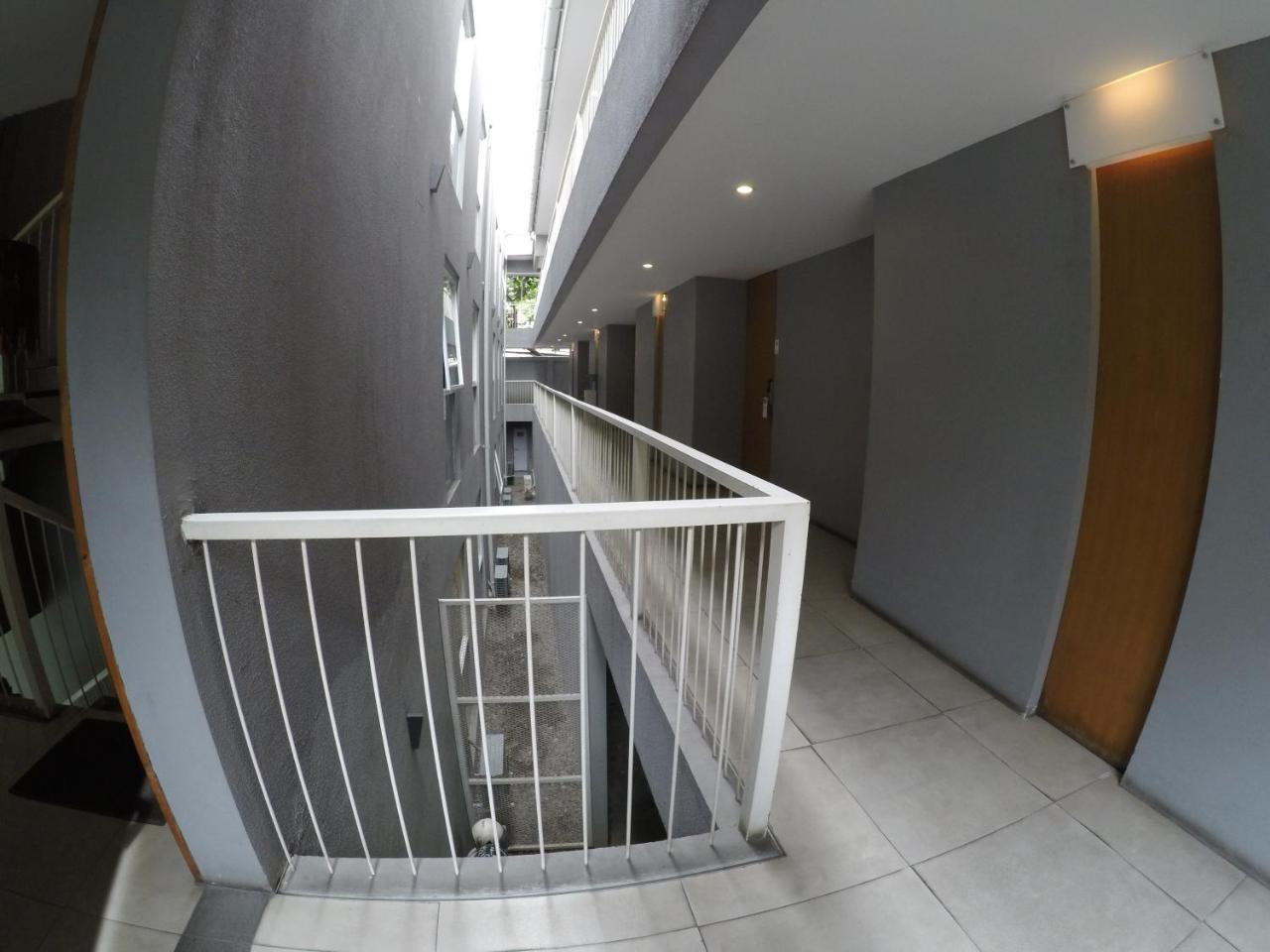 Aparthotel 2510 Urbanliving Jakarta Exterior foto
